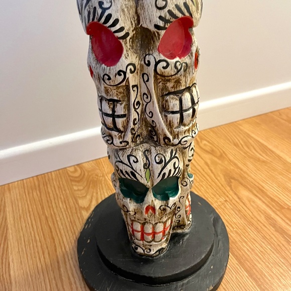 Handcrafted Indonesian Skull Pedestal Table - Picture 9 of 17